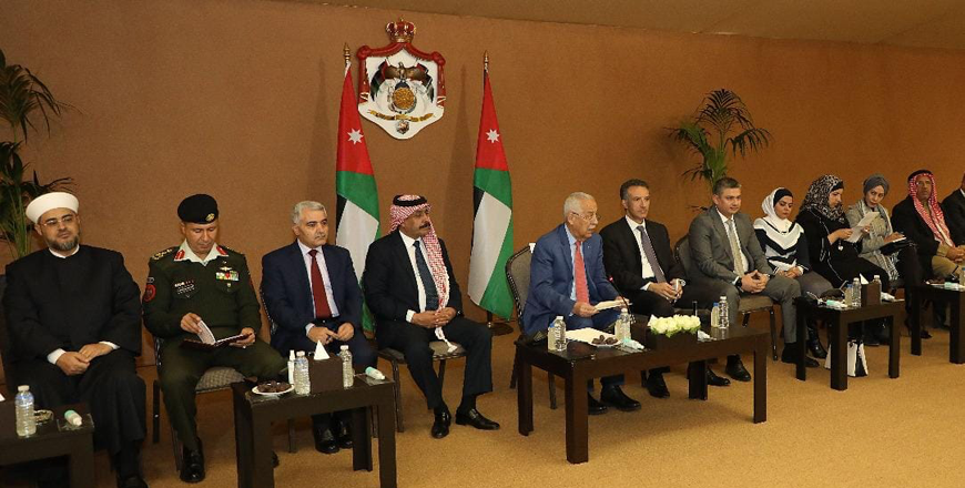 Royal Court Chief Yousef Issawi meets with dignitaries and representatives from Aqaba at the Royal Court on Thursday (Petra photo)
