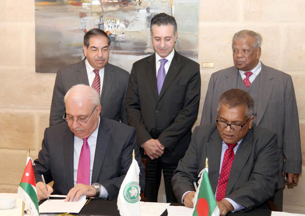 JPMC and the government of Bangladesh sign on Saturday a memorandum of understanding under which JPMC will supply the south Asian country with 270,000 metric tonnes of phosphate and phosphoric acid (Petra photo)