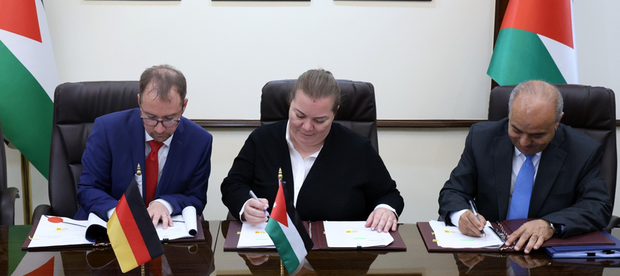Minister of Planning and International Cooperation Zeina Touqan on Thursday signs two financing agreements with Country Director of the German Development Bank office in Jordan Matthias Schmidt-Rosen to support education needs in the Kingdom (Petra photo)