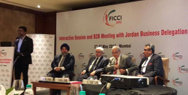 Businesspeople and economists are seen during an interactive session in Mumbai on the second day of the Jordanian-Indian forum on Tuesday (Petra photo)