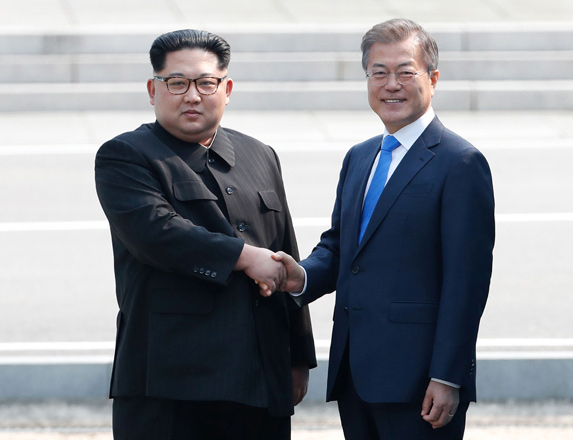 This photo taken on April 27, shows North Korea's leader Kim Jong-un (left) shaking hands with South Korea's President Moon Jae-in (right) at the Military Demarcation Line that divides their countries ahead of their summit at the truce village of Panmunjom (AFP photo)
