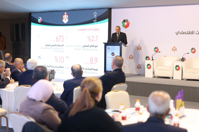 Prime Minister Bisher Khasawneh on Sunday launches the interactive meeting on the Executive Programme for the Economic Modernisation Vision at the Prime Ministry (Petra photo)