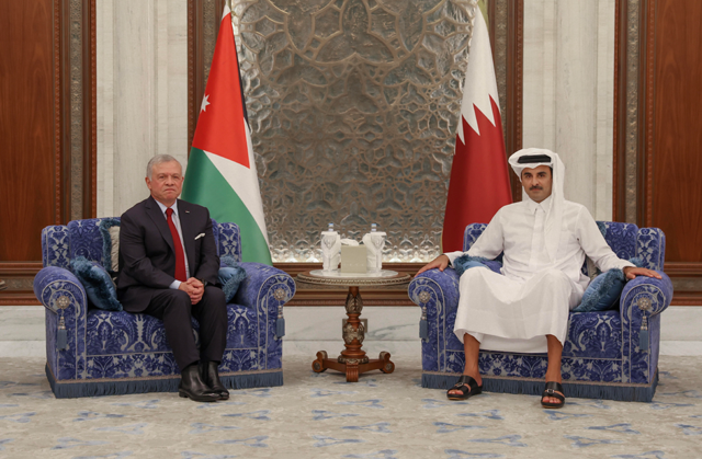  His Majesty King Abdullah, at a meeting with Qatar Emir Sheikh Tamim Bin Hamad Al Thani attended by His Royal Highness Crown Prince Hussein, urges the international community to push for an immediate ceasefire in Gaza  (Photo courtesy of Royal Court)