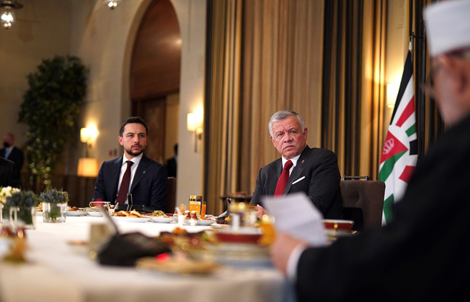 His Majesty King Abdullah, accompanied by Crown Prince Hussein, hosts an iftar for figures from Jerusalem in Amman on Sunday (Photo courtesy of Royal Court)