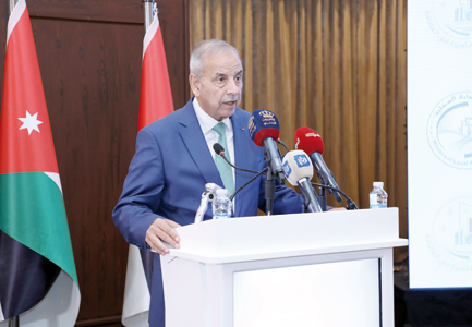 Deputy Prime Minister and Minister of Local Administration Tawfiq Kreishan speaks during the awards ceremony for the 2023 Municipalities Cleanliness Award in its first edition on Sunday (Petra photo)