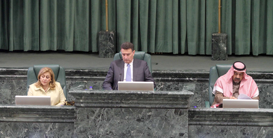Lower House Speaker Ahmad Safadi chairs a Chamber session, during which lawmakers embarked on deliberating the government's policy statement that Prime Minister Jafar Hassan submitted on Sunday (Petra photo)