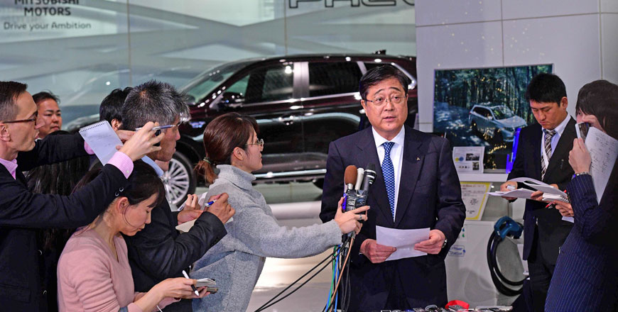 Mitsubishi Motors Corp. Chairman and CEO Osamu Masuko holds a press conference after a board meeting at the Mitsubishi Motor headquarters in Tokyo on Monday (AFP photo)