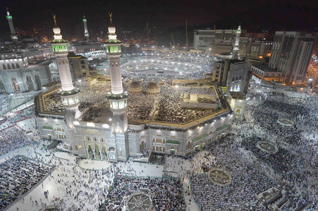 Muslim pilgrims gather at the Grand Mosque in Saudi Arabia's holy city of Mecca on Wednesday, prior to the start of the annual Hajj pilgrimage in the holy city   (AFP photo)