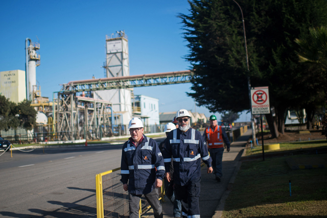 Codelco workers walk on the company's premises before the closing ceremony of the Ventanas division smelting plant in Puchuncavi, Chile, on Wednesday (AFP photo)