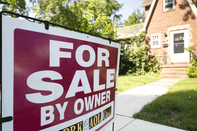 A house for sale is seen in Arlington, Virginia, on July 13 (AFP photo)