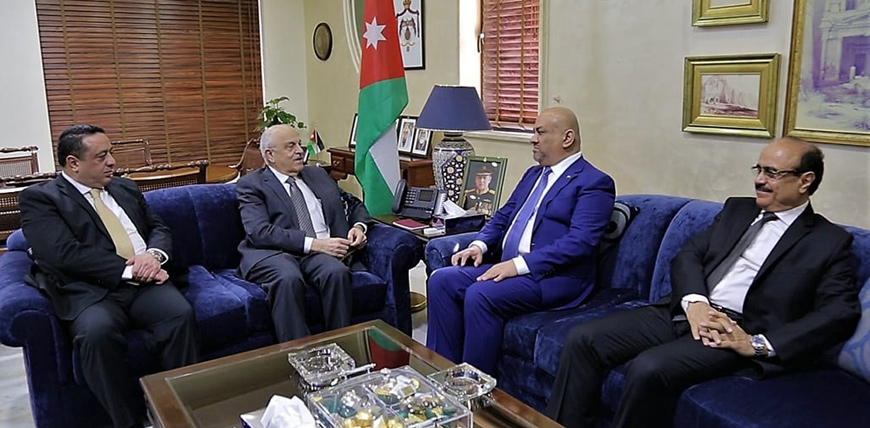 Deputy Prime Minister Rajai Muasher (second from left) meets with Yemen’s Foreign Affairs Minister Khalid Yamani, on Sunday (Petra photo)