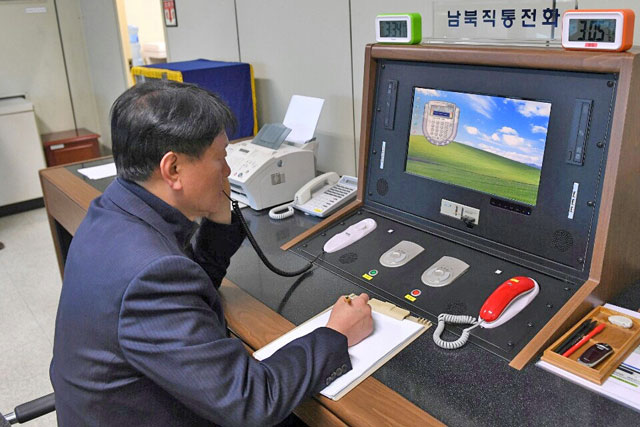 A South Korean government official checks the direct communications hotline to talk with the North Korean side at the border village of Panmunjom, South Korea, on Wednesday (Reuters photo)