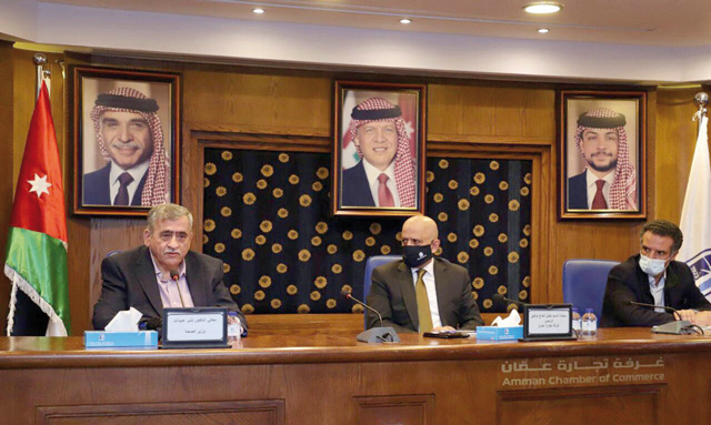 Health Minister Nathir Obeidat speaks during a meeting with representatives of sectors that are not authorised to operate due to the coronavirus crisis at the Amman Chamber of Commerce on Sunday (Petra photo)