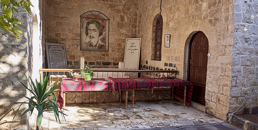 Arar’s grave in the courtyard of the museum, with his framed portrait displayed on the stone wall above (Photos courtesy of Arar House Museum)