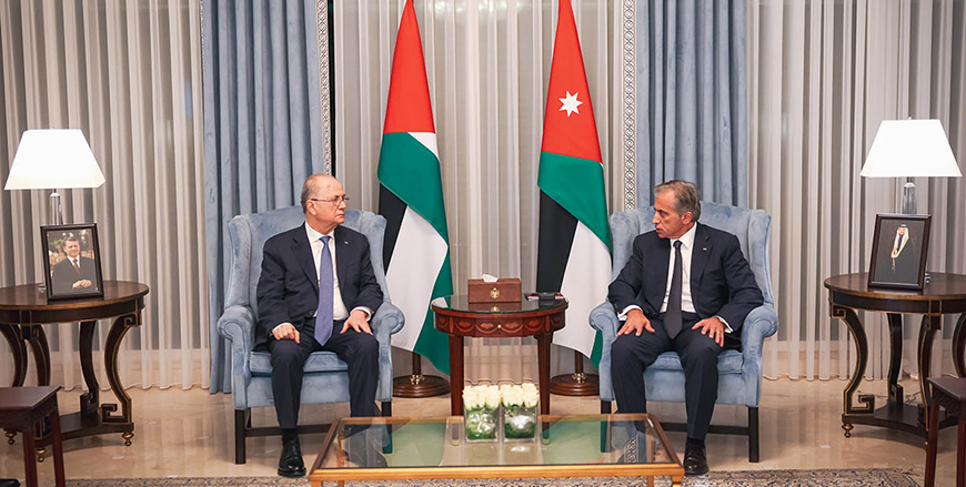 Prime Minister Jafar Hassan on Monday meet with Palestinian Prime Minister and Foreign Minister Mohammad Mustafa, and discussed developments in the Palestinian territories (Petra photo)