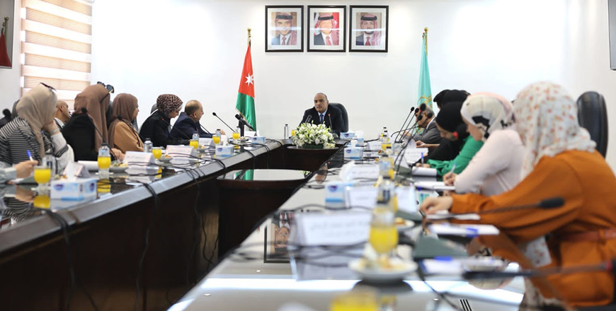 Prime Minister Bisher Khasawneh holds a meeting during his visit to Al al-Bayt University on Tuesday (Petra photo)