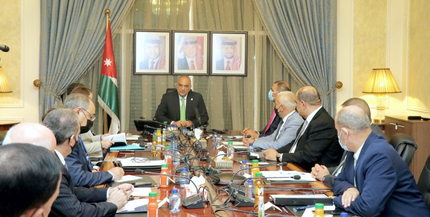 Prime Minister and Minister of Defence Bisher Al Khasawneh chairs a meeting of the Supreme Framework Committee to deal with the repercussions of the coronavirus pandemic on Wednesday (Petra photo)
