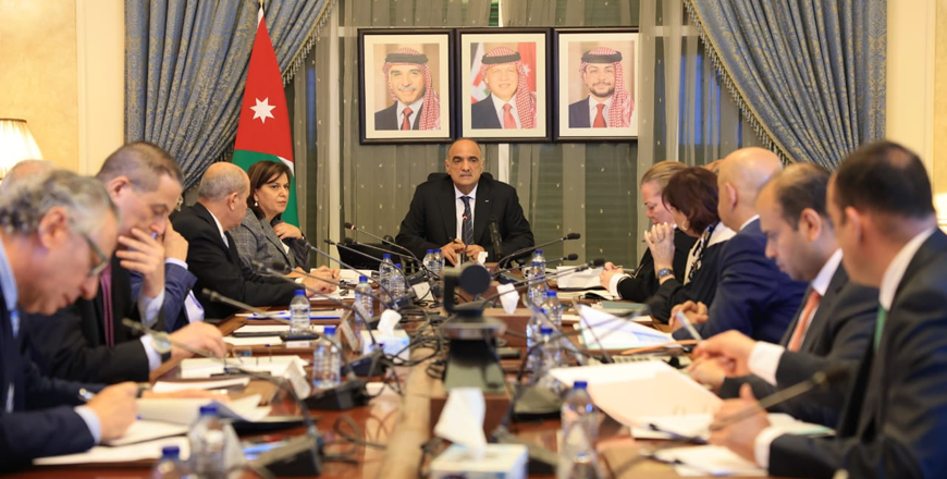 Prime Minister Bisher Khasawneh chairs a meeting of the Investment Council on Thursday (Petra photo)