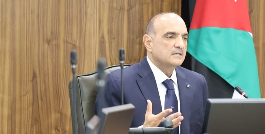 Prime Minister Bisher Khasawneh on Sunday briefs ministers on His Majesty King Abdullah's efforts to end the Israeli aggression on the Gaza Strip  (Petra photo)