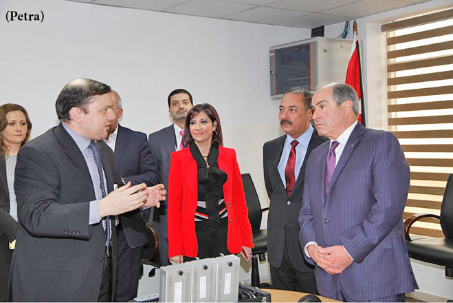Prime Minister Hani Mulki visits the Telecommunication Regulatory Commission on Wednesday (Petra photo)