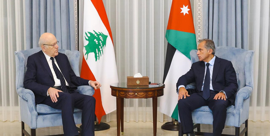 Prime Minister Jafar Hassan meets on Monday with Lebanon's caretaker Prime Minister Najib Mikati at the Prime Ministry in Amman (Petra photo)