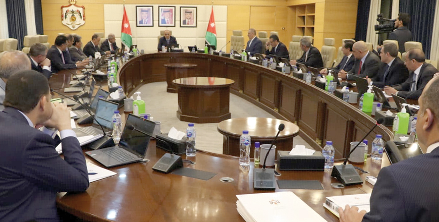 Prime Minister Bisher Al Khasawneh chairs a Cabinet meeting on Wednesday (Petra photo)