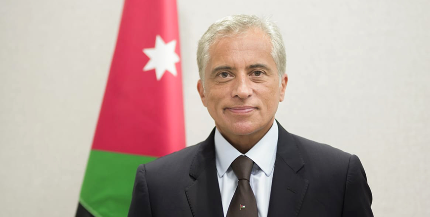 Prime Minister Jafar Hassan on Thursday meets with President of the Jordanian Artists Association Mohammad Abbadi at the Prime Ministry (Petra photo)