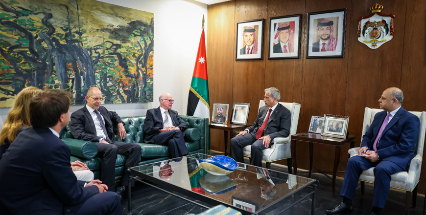 Prime Minister Jafar Hassan on Thursday meet s with Norbert Lammert, chairman of the Konrad Adenauer Foundation and former president of the German Bundestag (Petra photo)