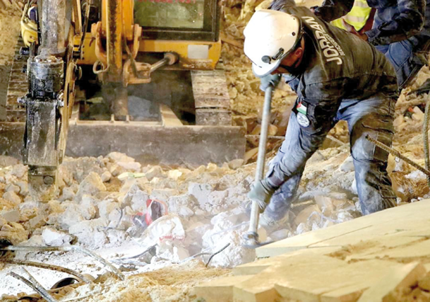 Search and rescue teams are seen at the site of the building collapse in Jabal Luweibdeh (Photo courtesy of PSD Facebook page)