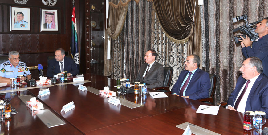 Public Security Department  Director Maj. Gen. Ahmad Faqih meets with head and members of the Senate's citizens' freedoms and rights committee on Tuesday (Petra photo)