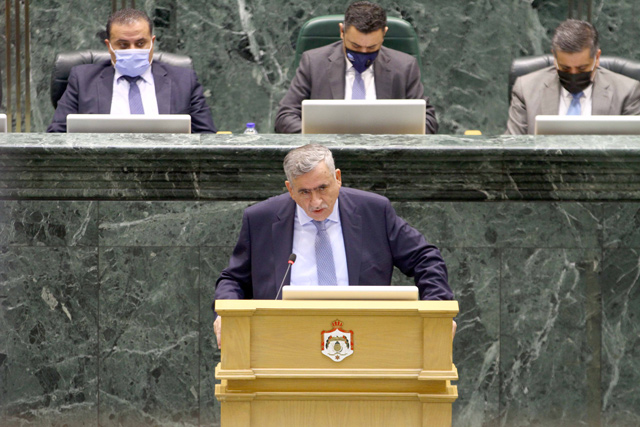 Health Minister Nathir Obeidat speaks during a Lower House session on Sunday (Petra photo)