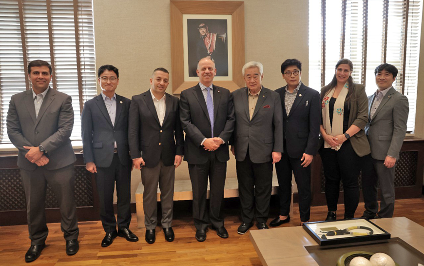 HRH Prince Feisal with President of the World Taekwondo Federation Chungwon Choue and an accompanying delegation, on Thursday (Petra photo)