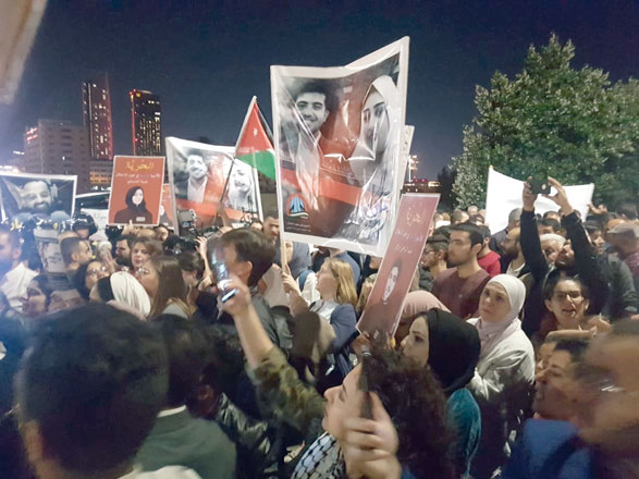 Activists stage a sit-in in front of the Prime Ministry on Sunday evening (Photo by Rana Husseini)