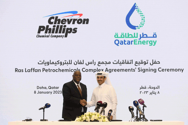 Saad Sherida Al-Kaabi, Qatar's energy minister and CEO of QatarEnergy, and Bruce Chinn, CEO of Chevron Phillips Chemical company, attend a signing ceremony at the QatarEnergy headquarters in Qatar's capital Doha, on Sunday (AFP photo)