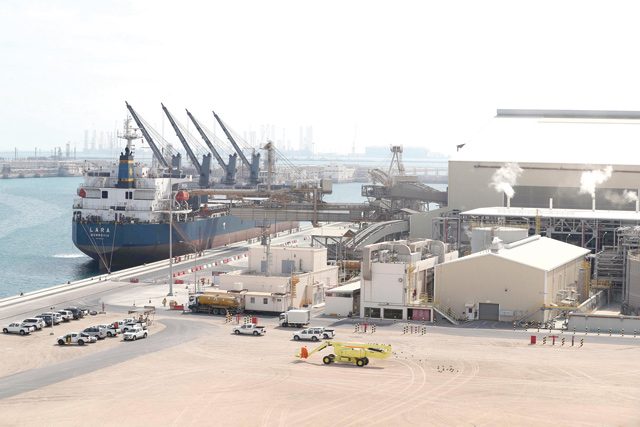 This file photo taken on February 6, 2017, shows the Ras Laffan Industrial City, Qatar's principal site for production of liquefied natural gas and gas-to-liquid, administrated by Qatar Petroleum, some 80 kilometers north of the capital Doha  (AFP photo)