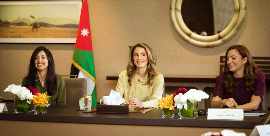 Her Majesty Queen Rania meets with the Amman Design Week 2017 team on Sunday (Photo courtesy of Royal Court)