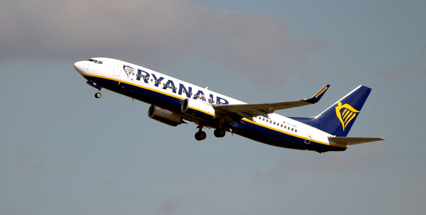 This photo, taken on September 27, shows a Boeing 737 NG / Max of Irish Low Cost company Ryanair after taking off from the Toulouse-Blagnac Airport, near Toulouse (AFP photo)