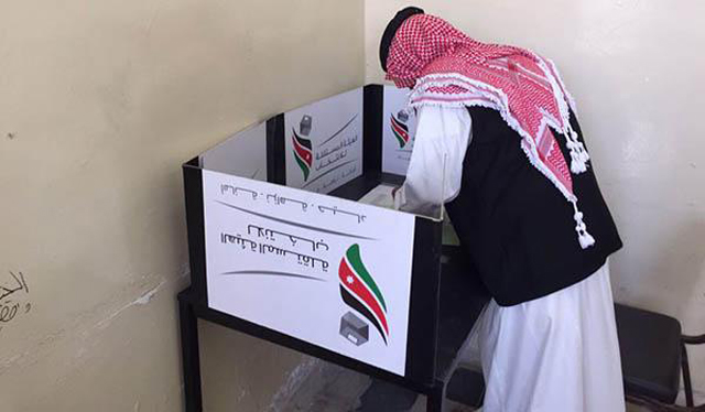 A man fills his ballot at a polling station in Amman during the local and municipal elections in this photo taken on August 15, 2017  (File photo)
