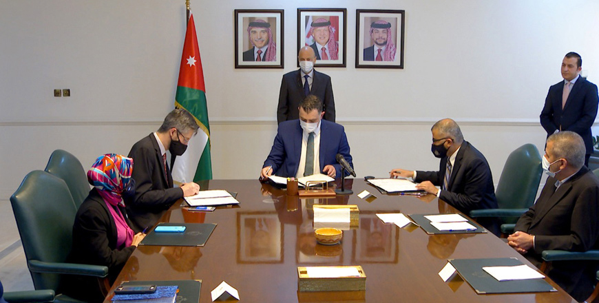 Prime Minister and Minister of Defence Omar Razzaz attends the signing ceremony of memoranda of understanding between the Labour Ministry, the International Labour Organisation and the Technical and Vocational Skills Development Commission on Wednesday (Petra photo)