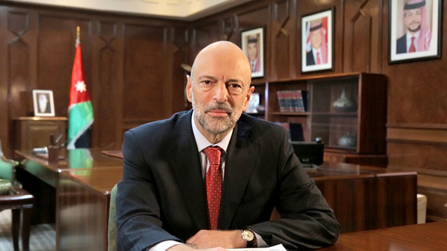 Prime Minister and Minister of Defence Omar Razzaz gives a televised statement addressing local developments and affairs on Sunday (Petra photo)