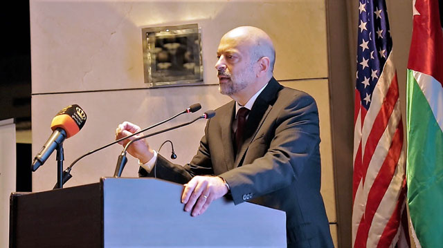   Prime Minister Omar Razzaz speaks during the launch ceremony of the first national report for maternal mortality for 2018 on Monday (Petra photo)