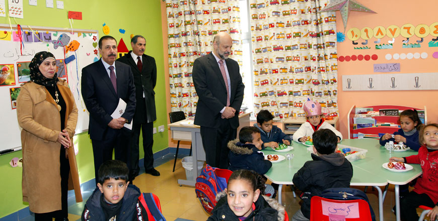 Prime Minister Omar Razzaz visits Um Anas mixed elementary school in Amman's Shafa Badran area on Tuesday (Petra photo)