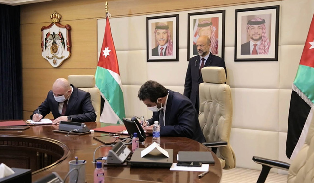 Prime Minister and Minister of Defence Omar Razzaz attends a signing ceremony for two agreements related to national projects on Wednesday (Petra photo)