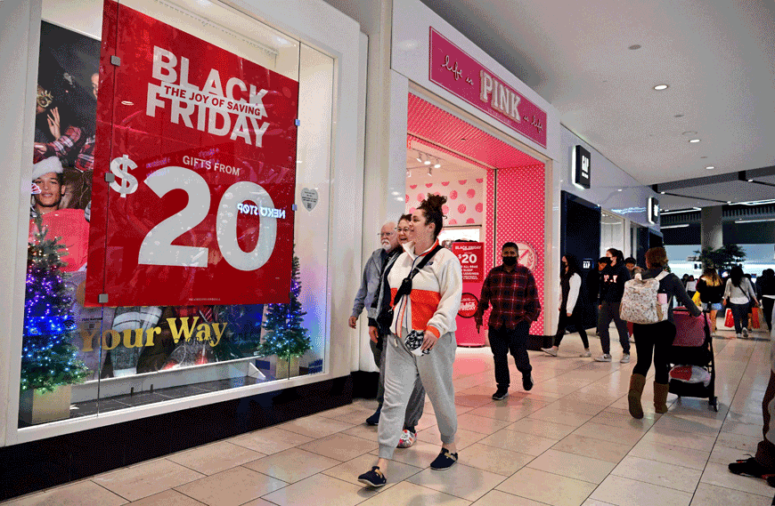 In this file photo taken on November 25, 2022, people shop during Black Friday in Santa Anita within the city of Arcadia, California. Retail sales in the US rebounded in January, according to government data released on Wednesday, on improving auto supply as policymakers watch for signs that consumer demand is reliably cooling (AFP photo)
