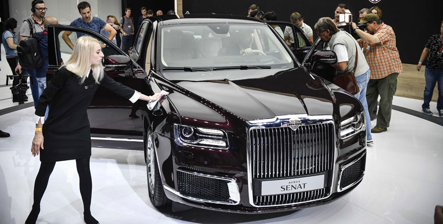 Visitors inspect a sedan version of Russian President Vladimir Putin's new Argus Senat limousine at the Moscow International Motor Show in Moscow on Wednesday  (AFP photo)