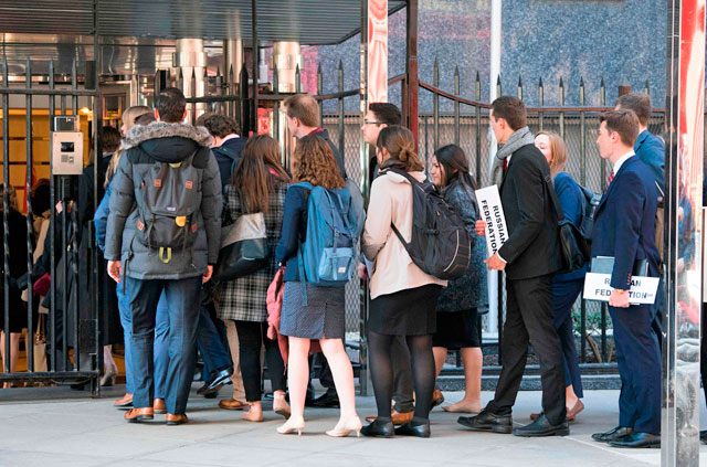 A group of students enters the building that houses the Russian Mission to the United Nations for a tour in New York on Monday (AFP photo)