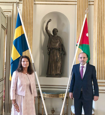 Deputy Prime Minister and Foreign Minister Ayman Safadi and Swedish Foreign Minister Ann Linde pose for a photo during their talks on Wednesday (Photo courtesy of Foreign Ministry)