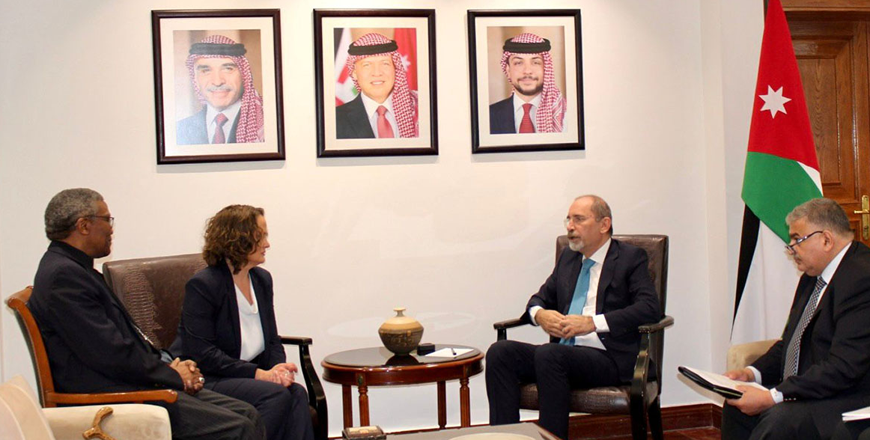 Deputy Prime Minister and Foreign Minister Ayman Safadi meets on Thursday with a delegation from Churches for Peace in the Middle East (Petra photo)