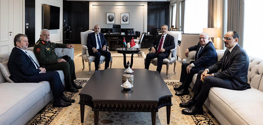 Deputy Prime Minister and Foreign Minister Ayman Safadi and Turkish Foreign Minister Hakan Fidan stresses their countries' shared commitment to addressing regional challenges through strategic cooperation (Petra photo)