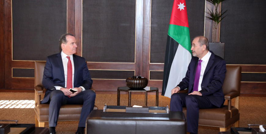 Deputy Prime Minister and Foreign Affairs Minister Ayman Safadi meets with US National Security Council Coordinator for the Middle East and North Africa Brett McGurk on Monday (Photo courtesy of Foreign Ministry)